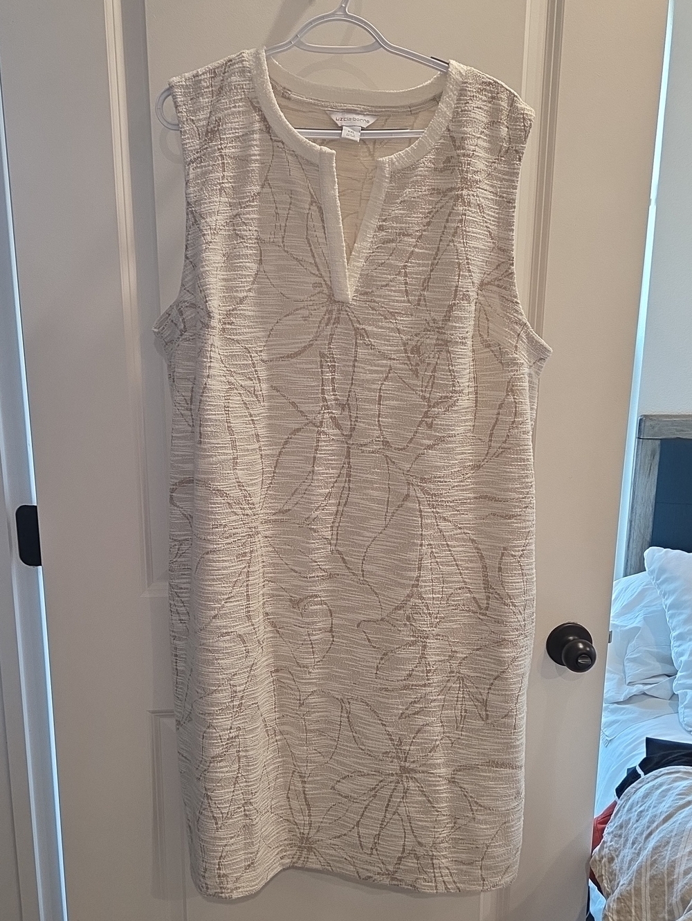 Liz Claiborne Cream Textured Sleeveless Shift Dress